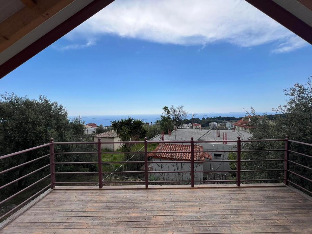 Attic View Villa Loútsa Екстериор снимка