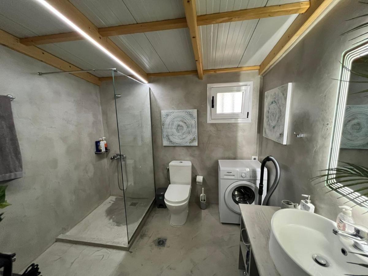 Attic View Villa Loútsa Екстериор снимка