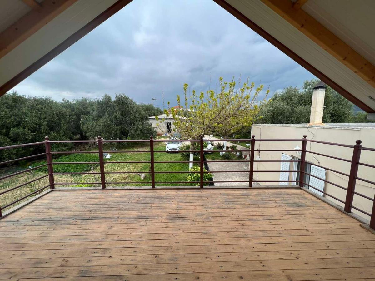 Attic View Villa Loútsa Екстериор снимка