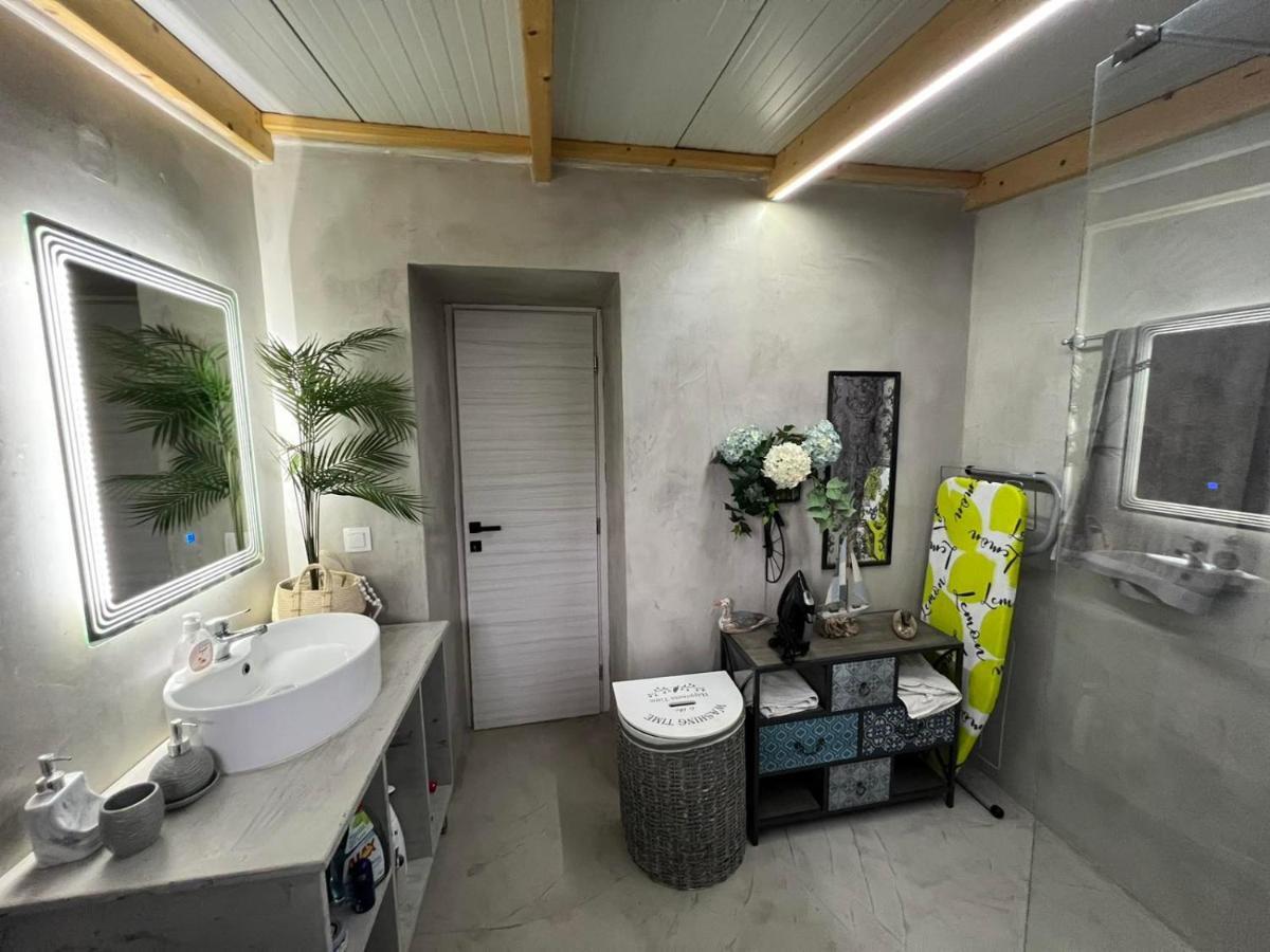 Attic View Villa Loútsa Екстериор снимка